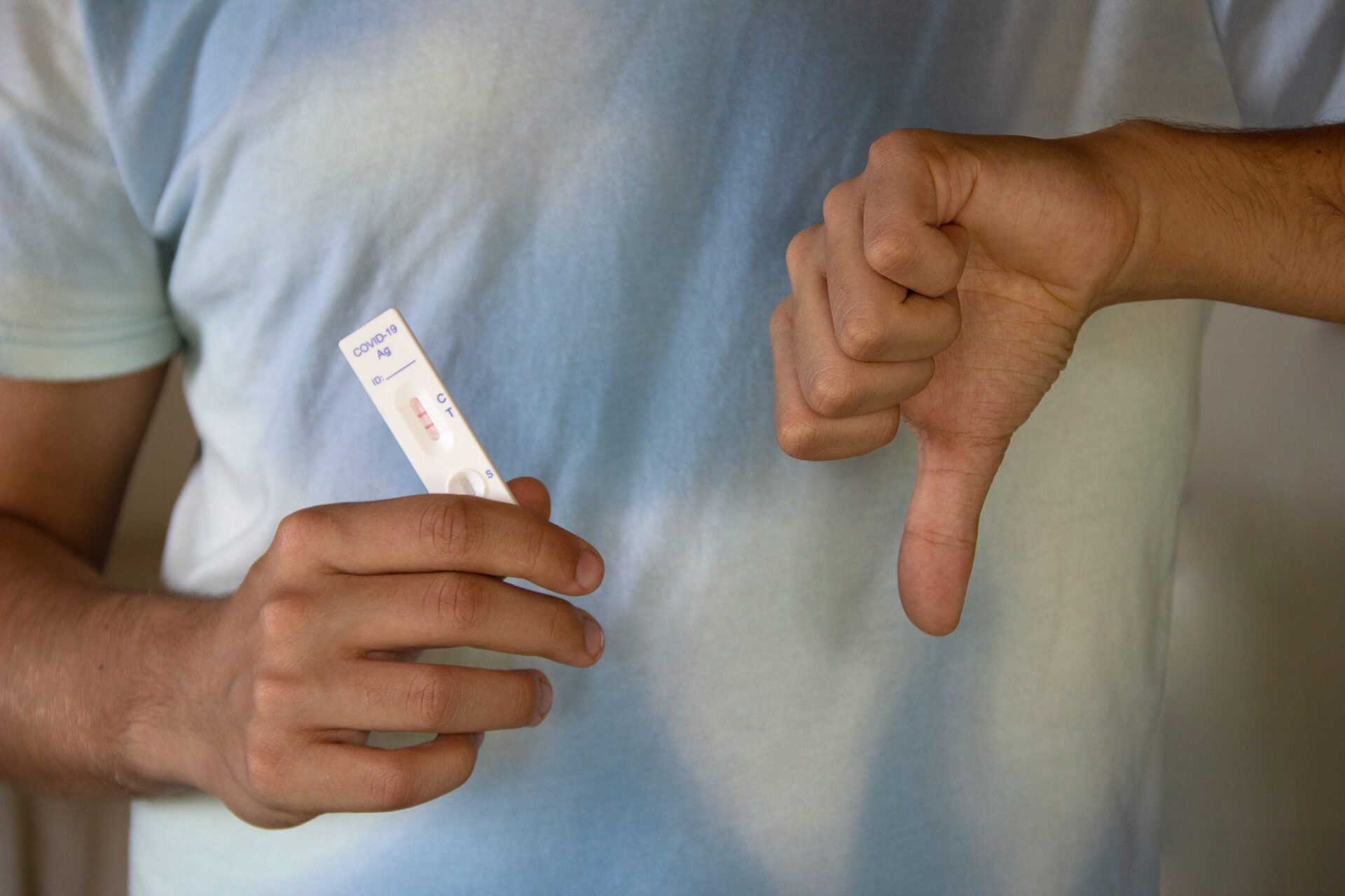 Person holding an rapid antigen test